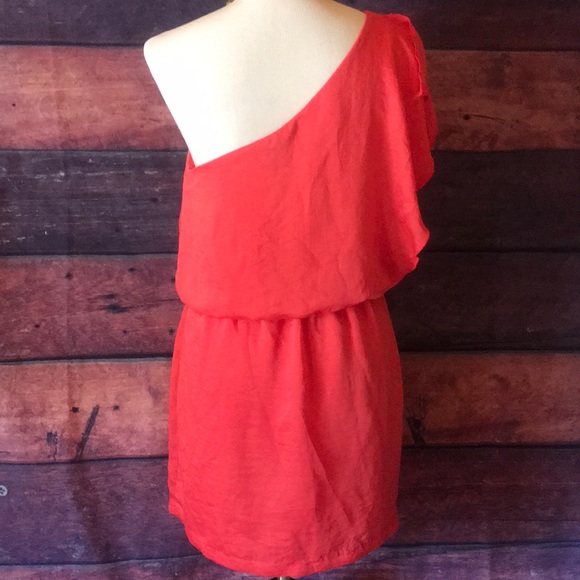 💚 3 for $15 💚 - City Triangles One Shoulder Dress, size M - Picture 3 of 8